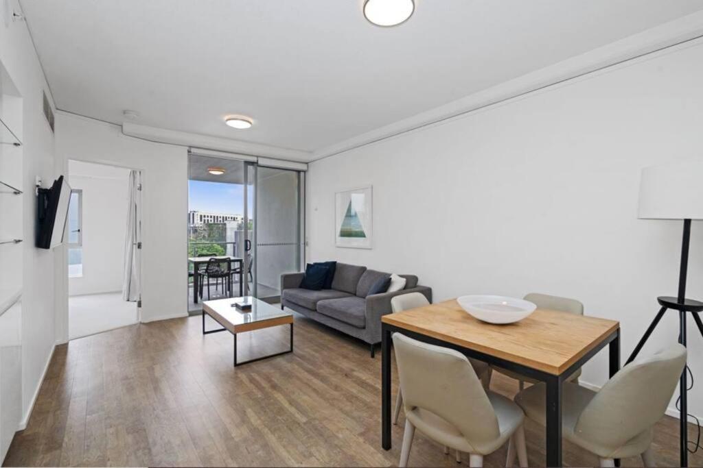 Lovely 2- Bedroom Rental Unit With Free Parking Brisbane Exterior foto